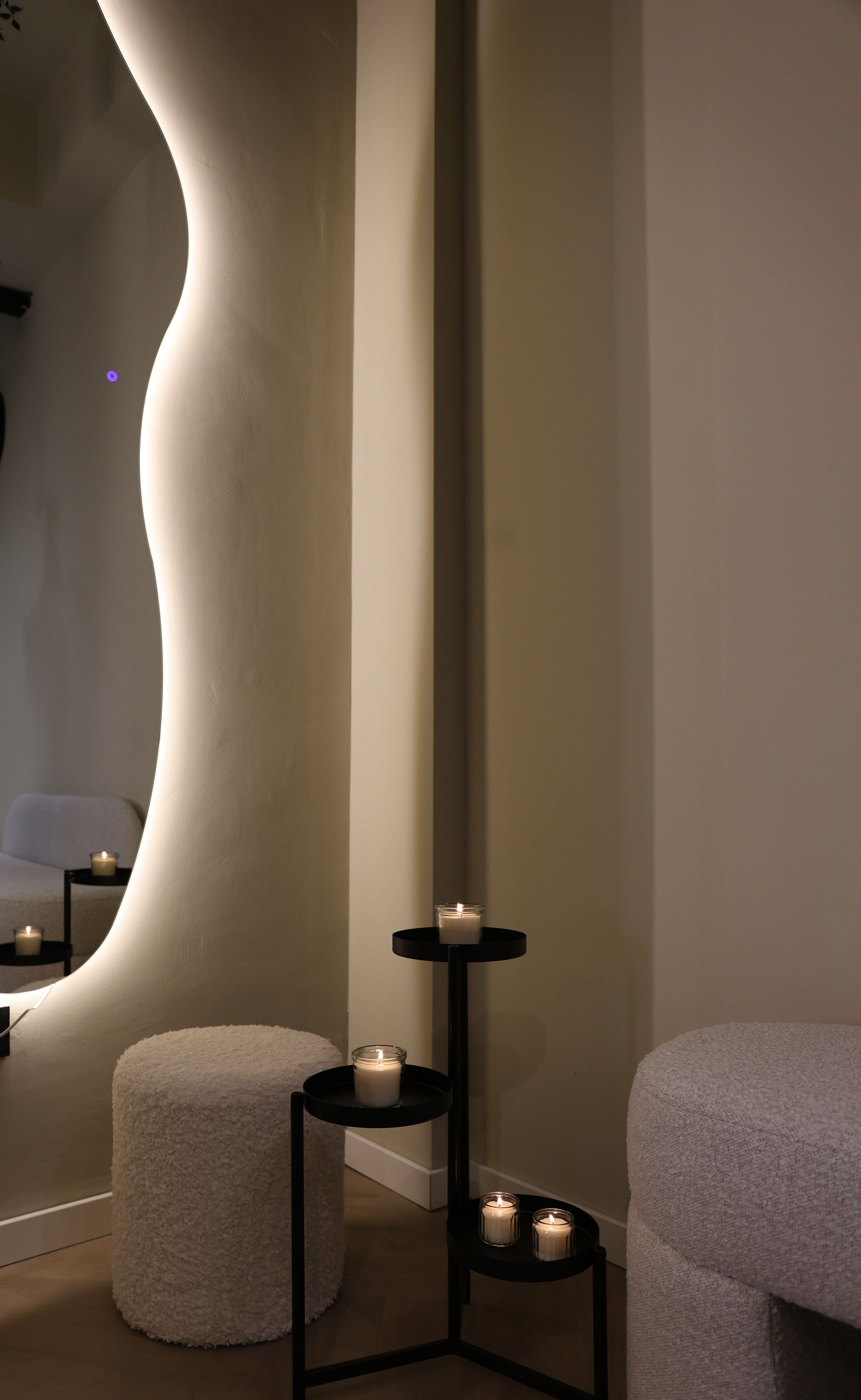 Kaarsen en poefs in de studio